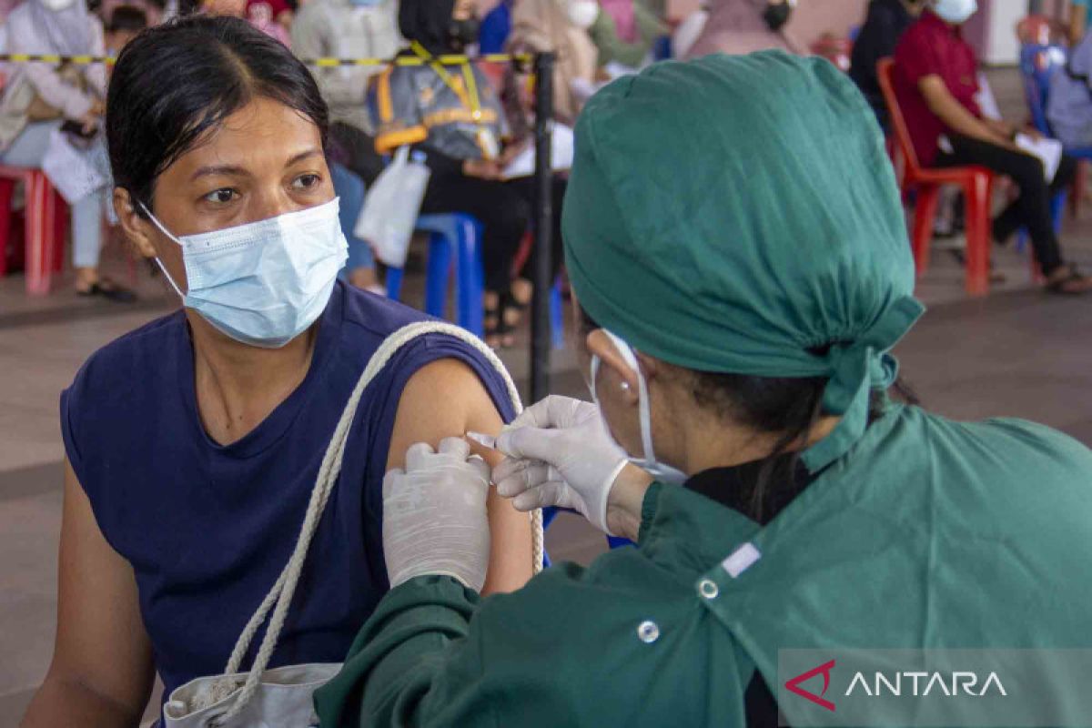 Gubernur Riau apresiasi perusahaan kertas gelorakan vaksinasi capai kekebalan komunal