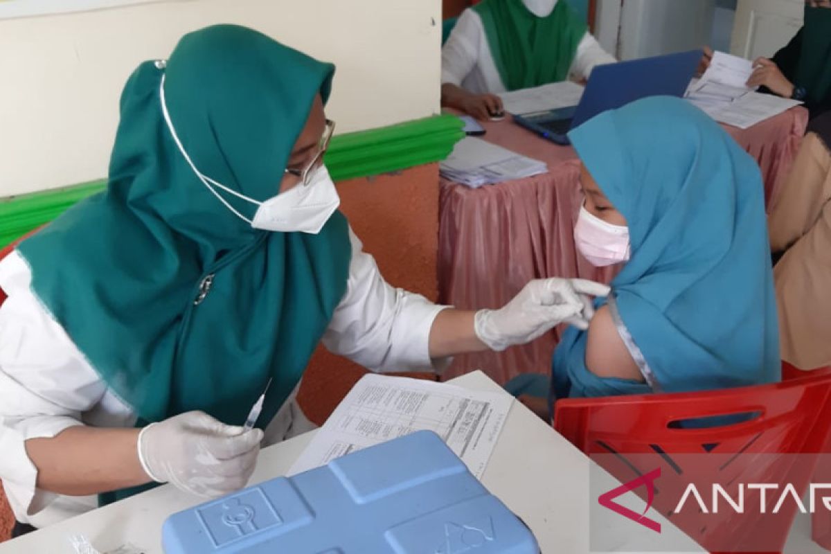 Wagub apresiasi Vaksinasi di Kejati Gorontalo capai 2.489 orang