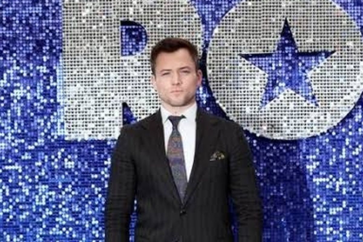 Taron Egerton positif COVID-19