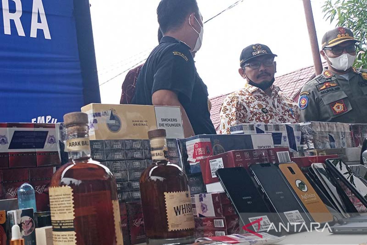 Bea Cukai Banda Aceh musnahkan barang impor ilegal