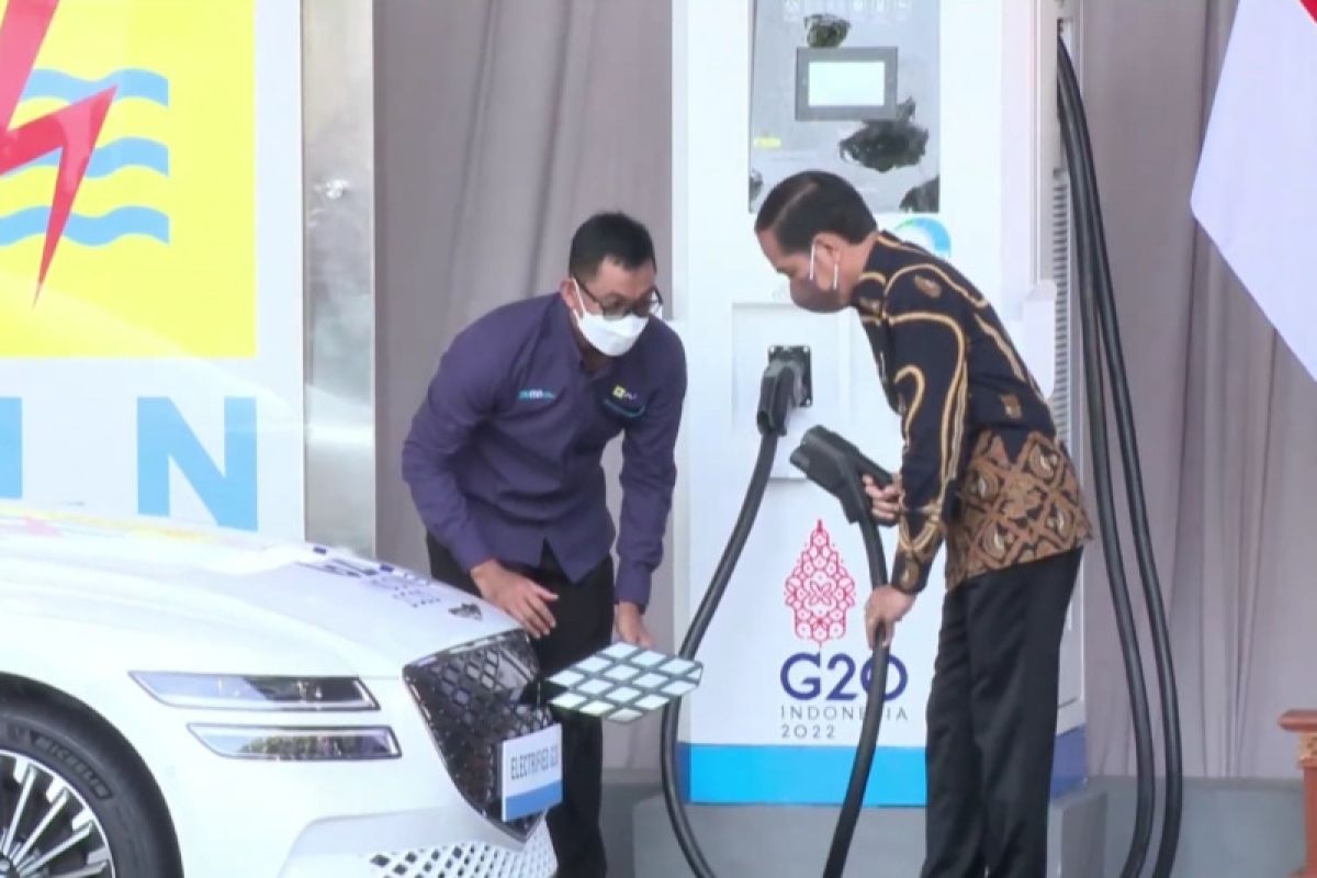 Presiden Jokowi resmikan SPKLU Ultra Fast Charging penunjang KTT G20 di Bali
