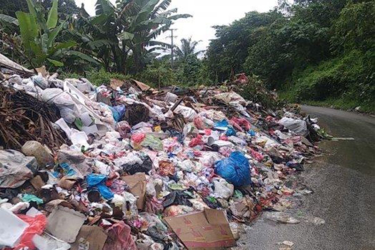 DPRD Maluku minta DLHP Bersihkan Tumpukan Sampah di Kawasan Ahuru