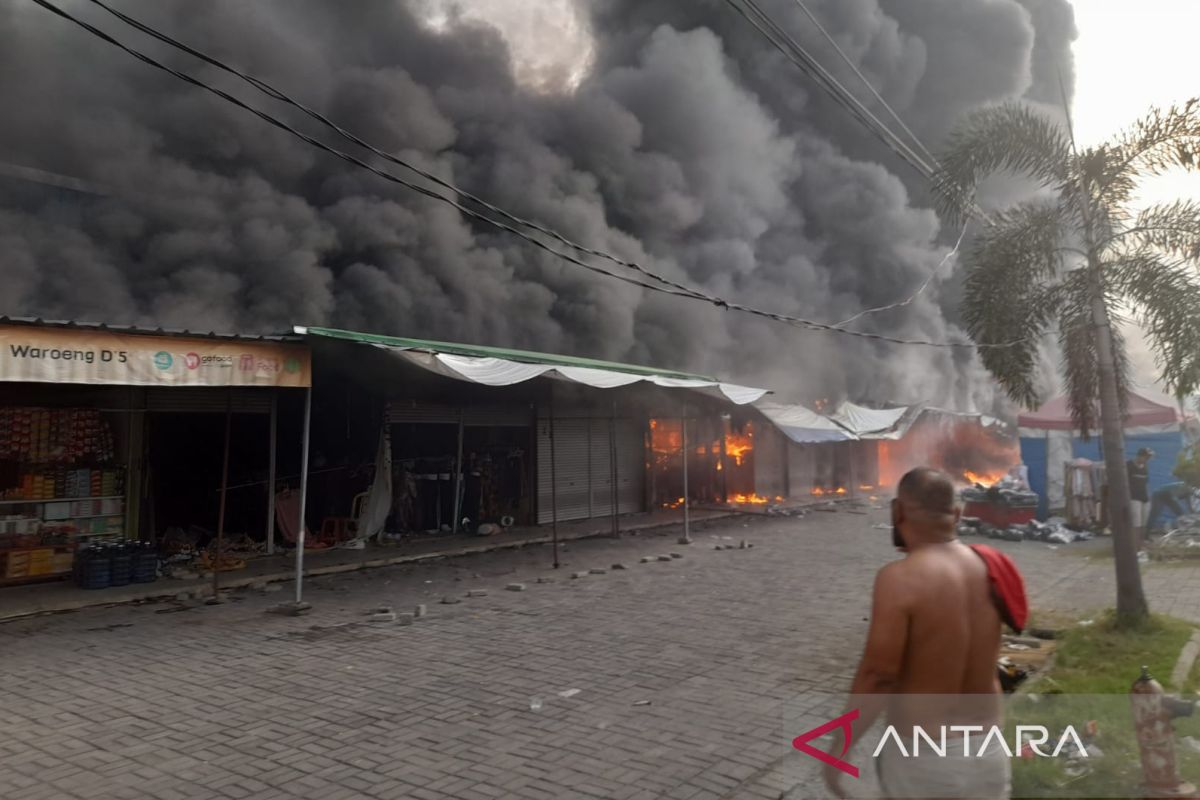 45 kios pedagang di Komplek Mutiara Garuda Tangerang terbakar