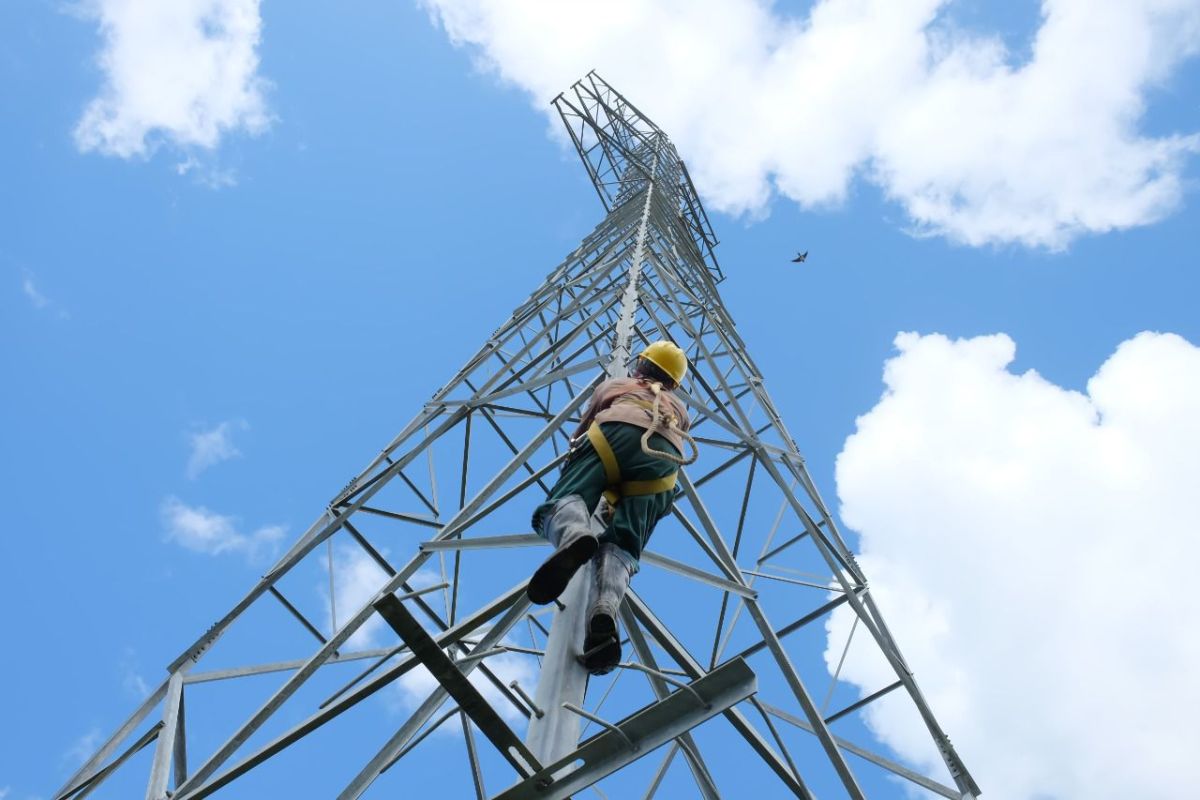 PLN bangun SUTT 70 kV di Pulau Buru Maluku