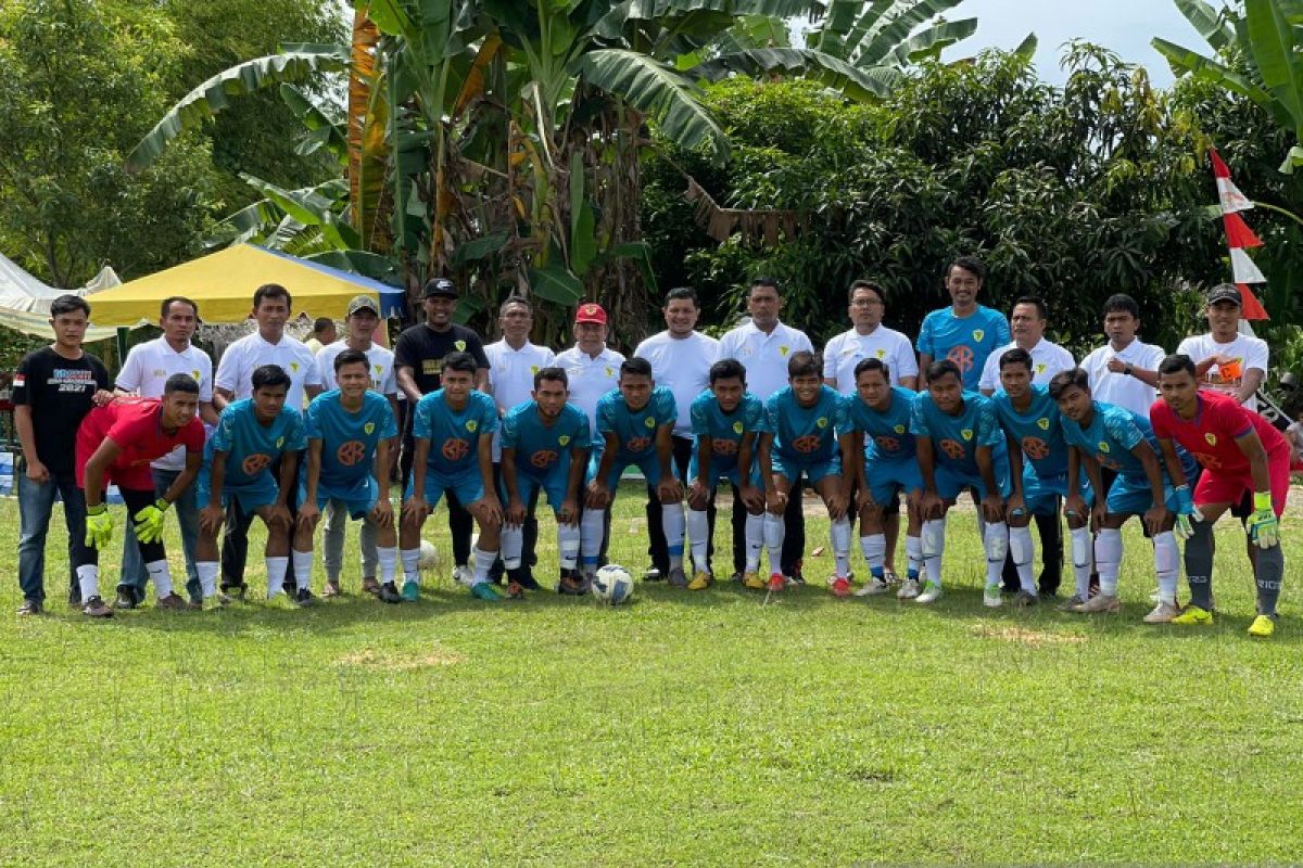 Besutan Basith, tim sepak bola Bina Remaja FC berhasil merebut Piala Bupati Tapteng Cup2022