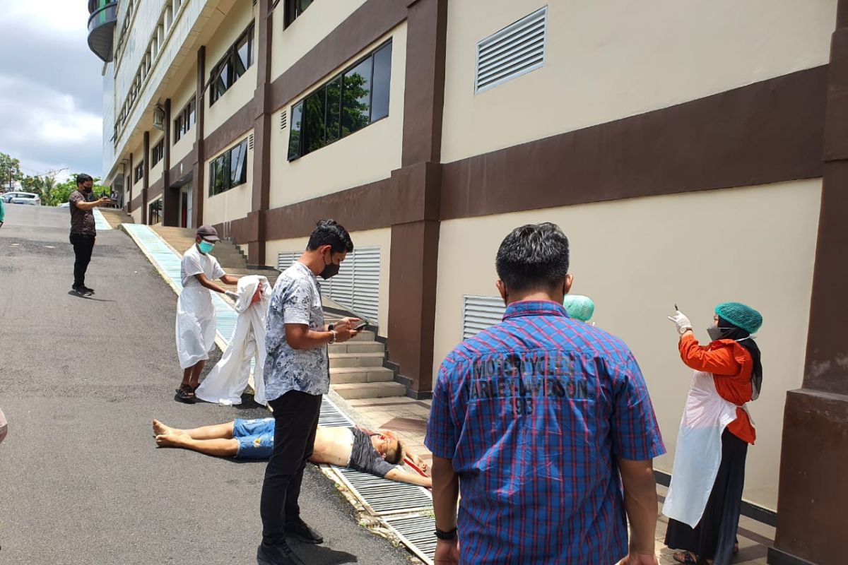 Seorang pria lompat dari lantai 7 Hotel CK Tanjungpinang diduga alami depresi