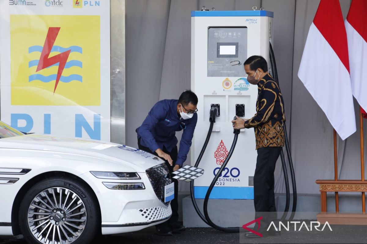 Jokowi expects new battery anode factory to support EV ecosystem