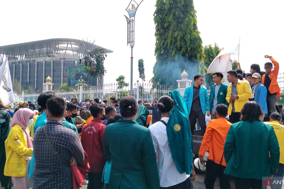 Turun ke jalan, mahasiswa desak Gubri atasi kiris minyak goreng