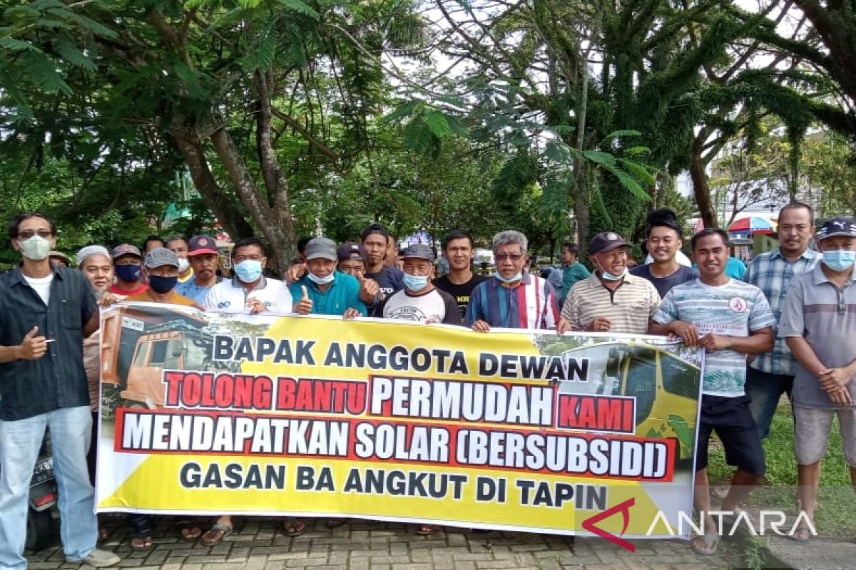 Sopir angkutan di Tapin mengeluh solar subsidi sulit didapat