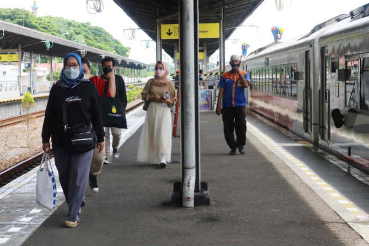 KAI Cirebon diskon tiket hingga 60 persen untuk 13 kereta api