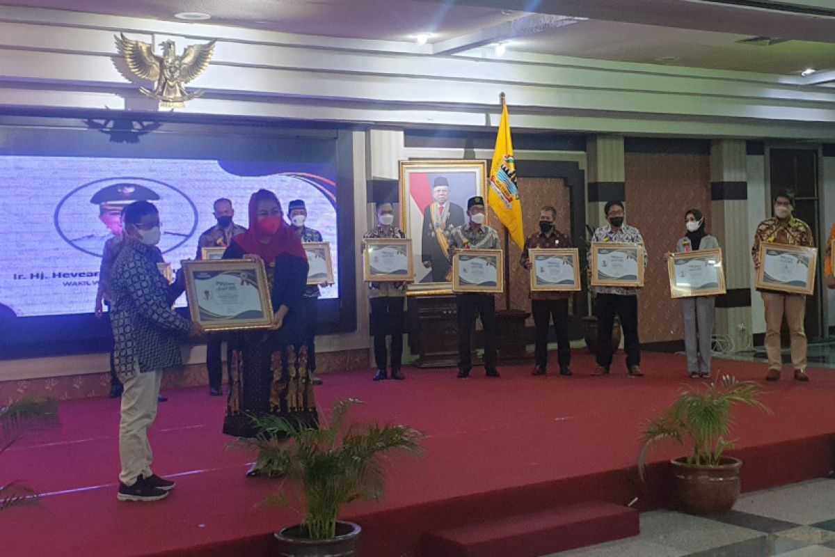 16 tokoh dan tiga korporasi raih PWI Jateng Award 2022