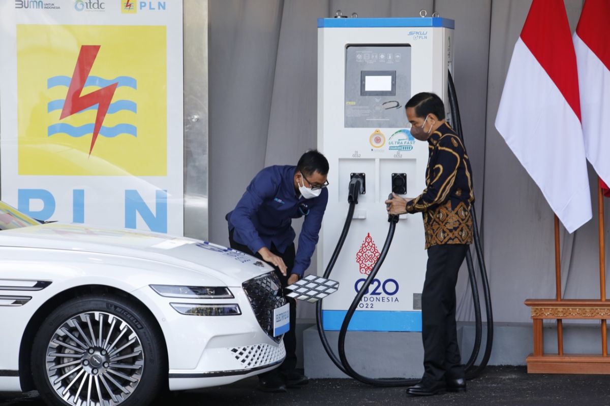 Jokowi expects new battery anode factory to support EV ecosystem