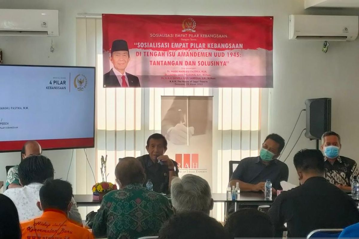 Mangku Pastika ajak generasi muda Bali berani berpolitik praktis