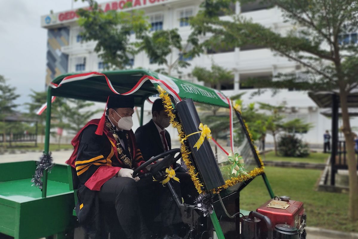 Itera luncurkan mobil desa berbahan bakar minyak sawit murni