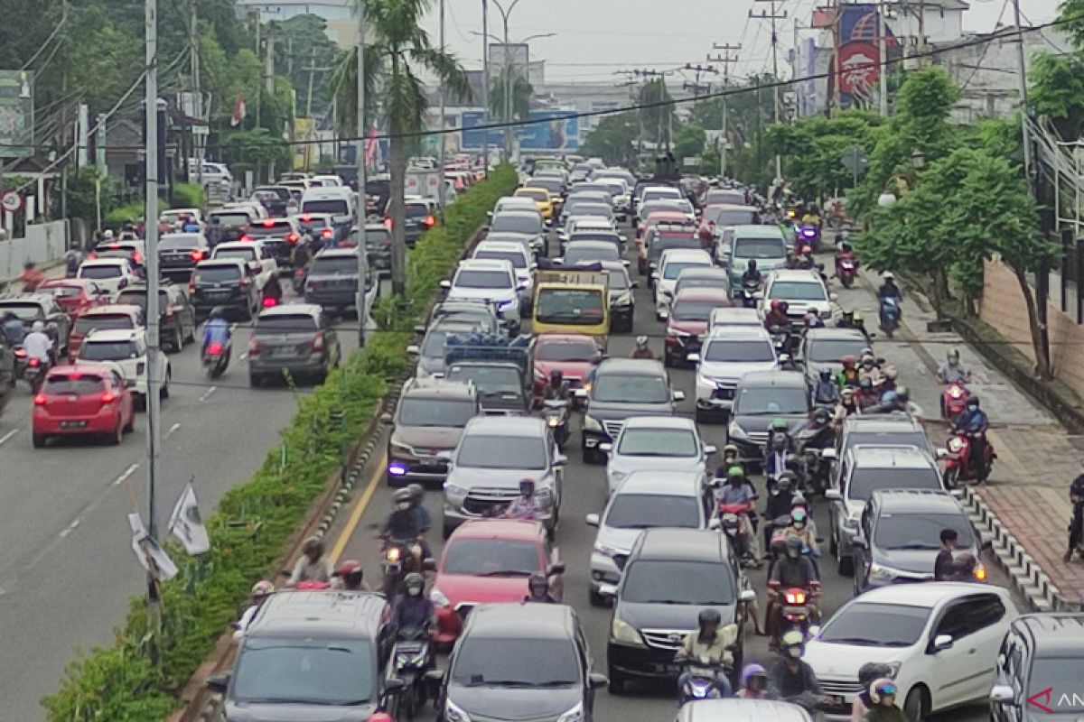 Lalu lintas dalam kota di Palembang macet sepanjang 5 kilometer