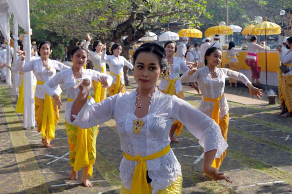 Persembahyangan Hari Saraswati