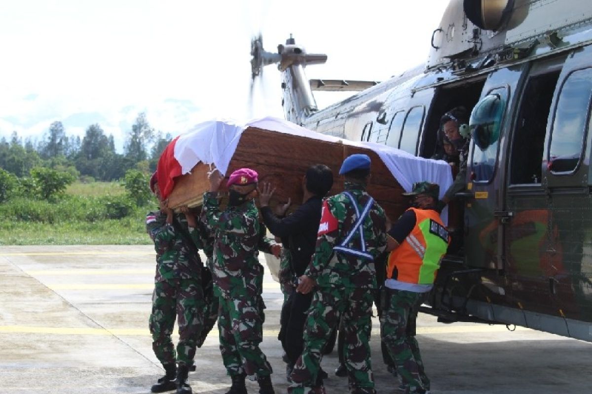 Jenazah dua marinir korban penembakan KKB dievakuasi ke Timika Papua