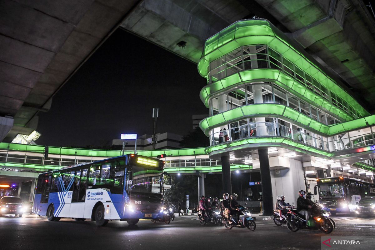 TransJakarta to open bus driver training academy on trial basis