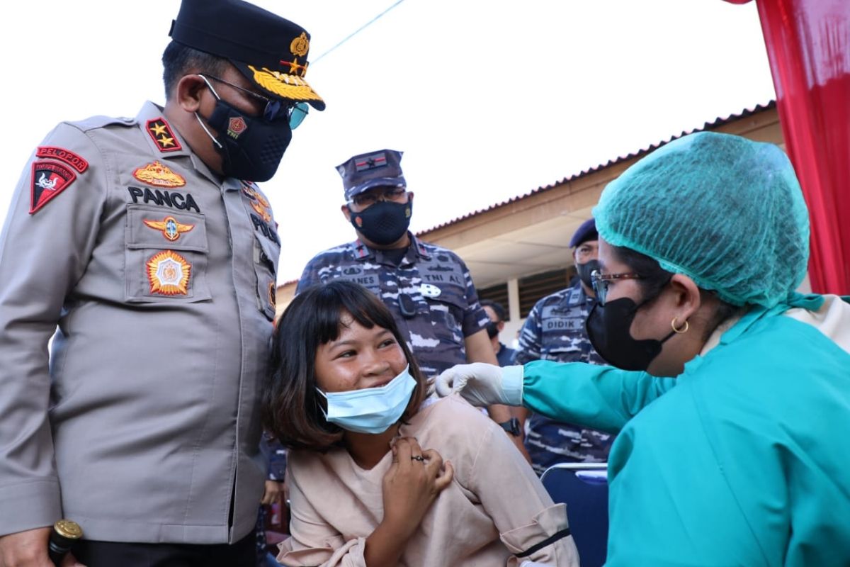 Kapolda Sumut gunakan speed boat dukung vaksinasi Kampung Nelayan