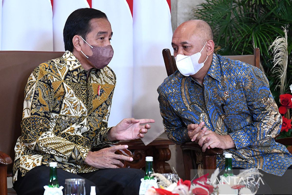 Jokowi minta UMKM banjiri 'marketplace'