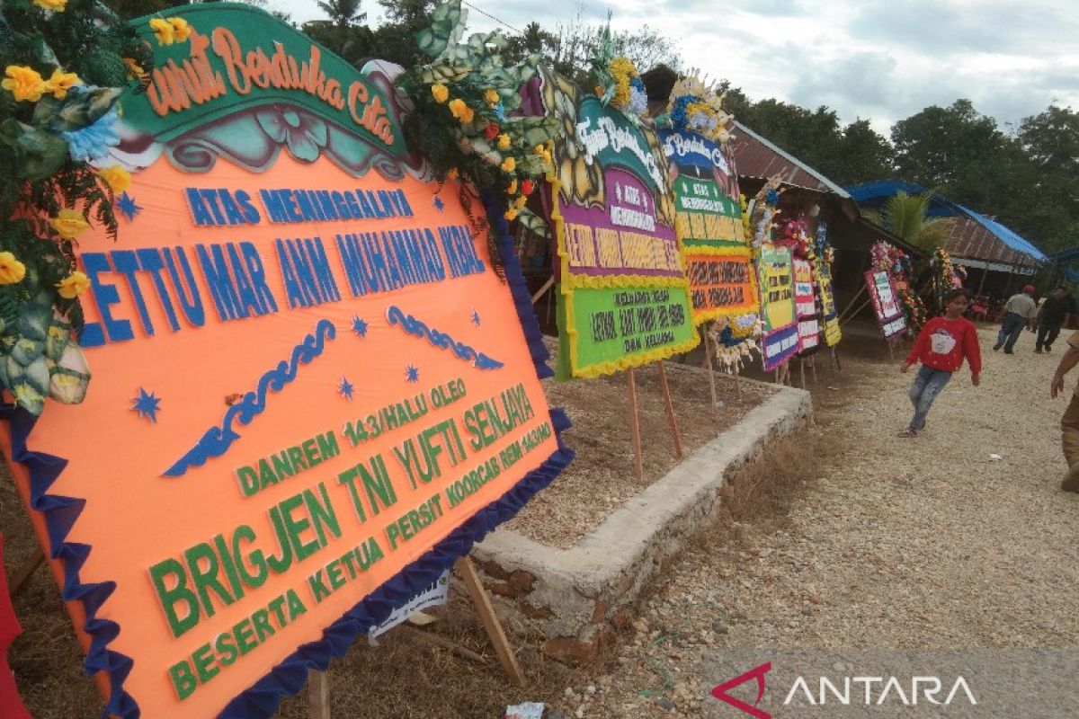 Karangan bunga penuhi rumah duka Marinir TNI korban KKB Papua