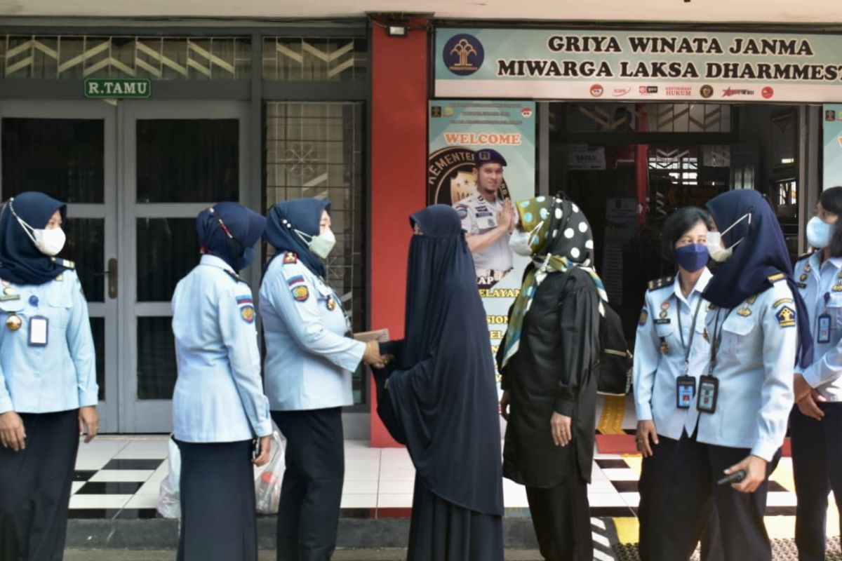 Seorang WBP kasus terorisme dibebaskan dari Lapas Perempuan Malang