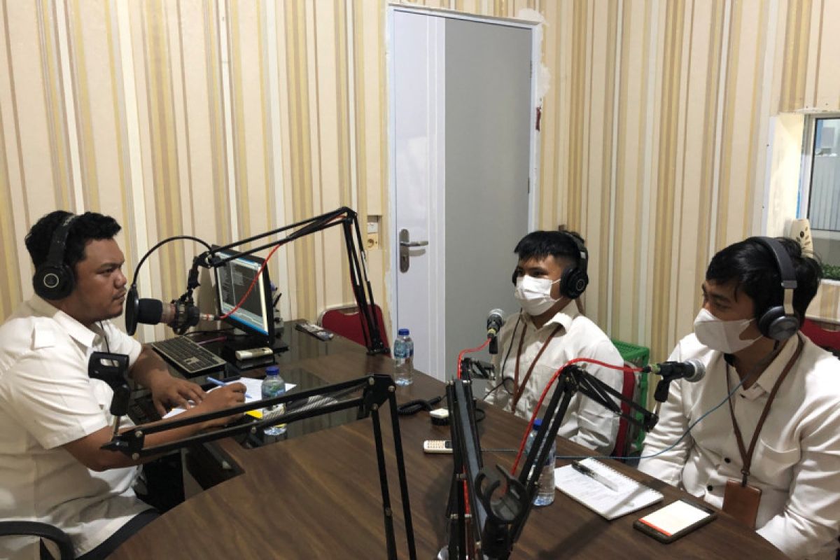 KP2KP Tembilahan ajak masyarakat di radio segera lapor SPT
