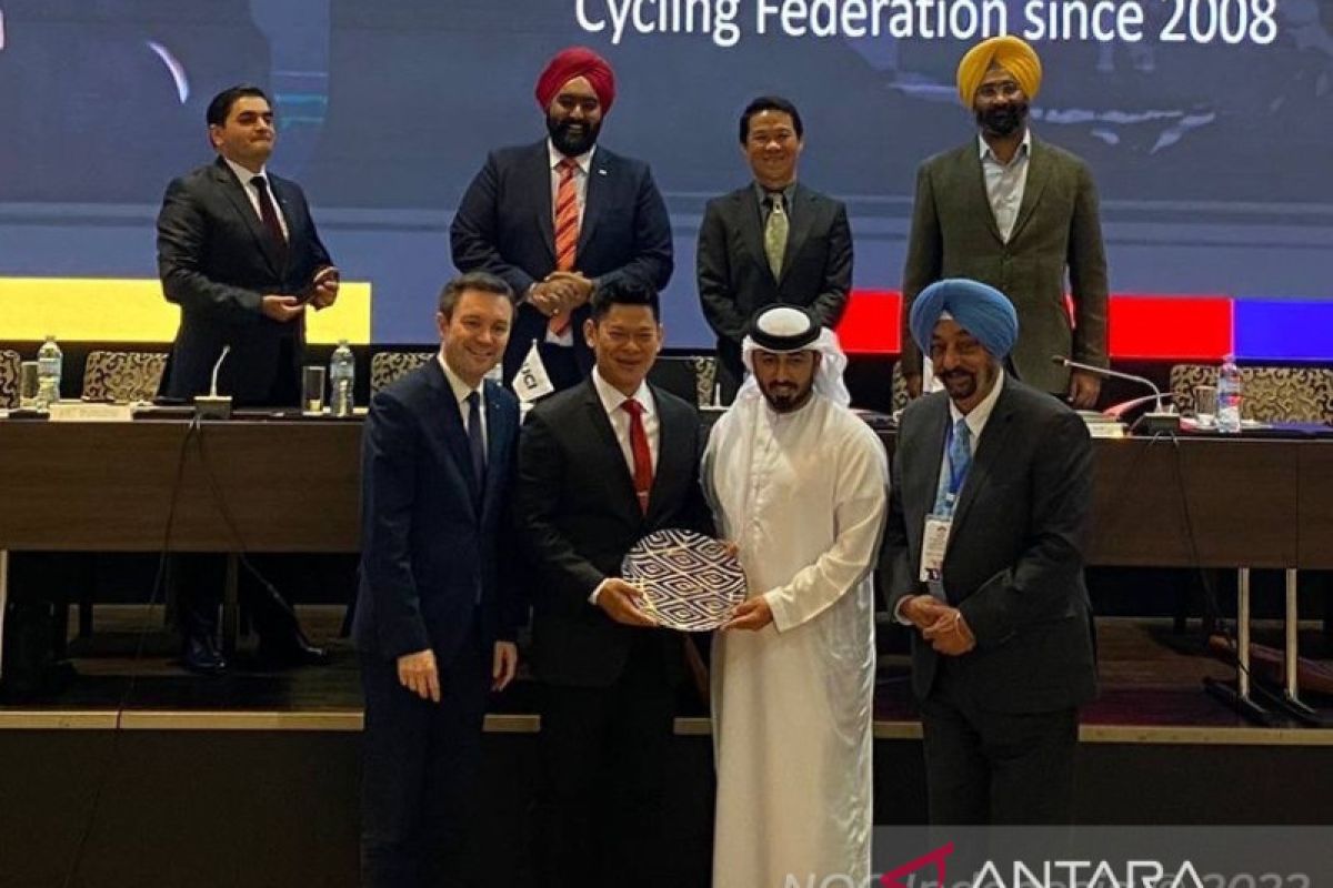 Okto terima penghargaan dari Federasi Balap Sepeda Asia