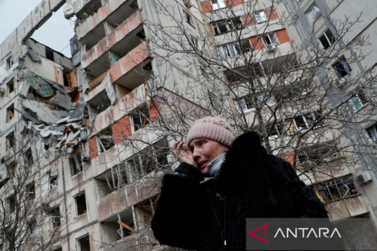 Ukraina sebut pengeboman Rusia berlanjut, bantuan kemanusiaan menyusut