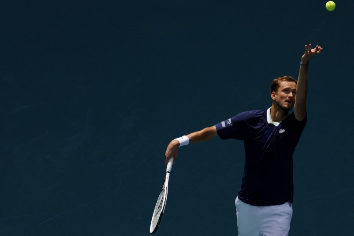 Medvedev melaju ke 16 besar Miami Open untuk bertemu Brooksby