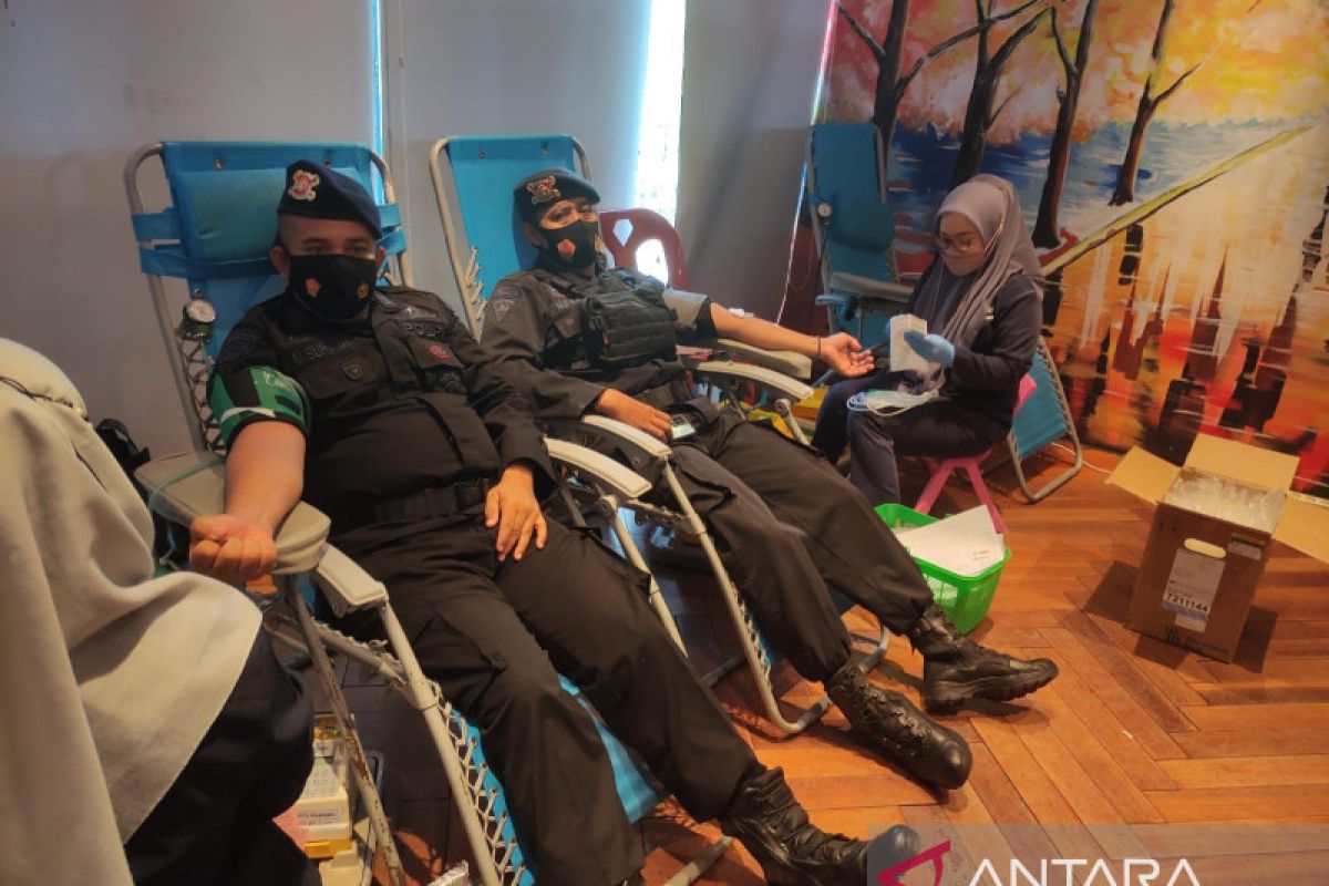 125 personel Brimob Polda Riau siap donor darah jelang Ramadhan