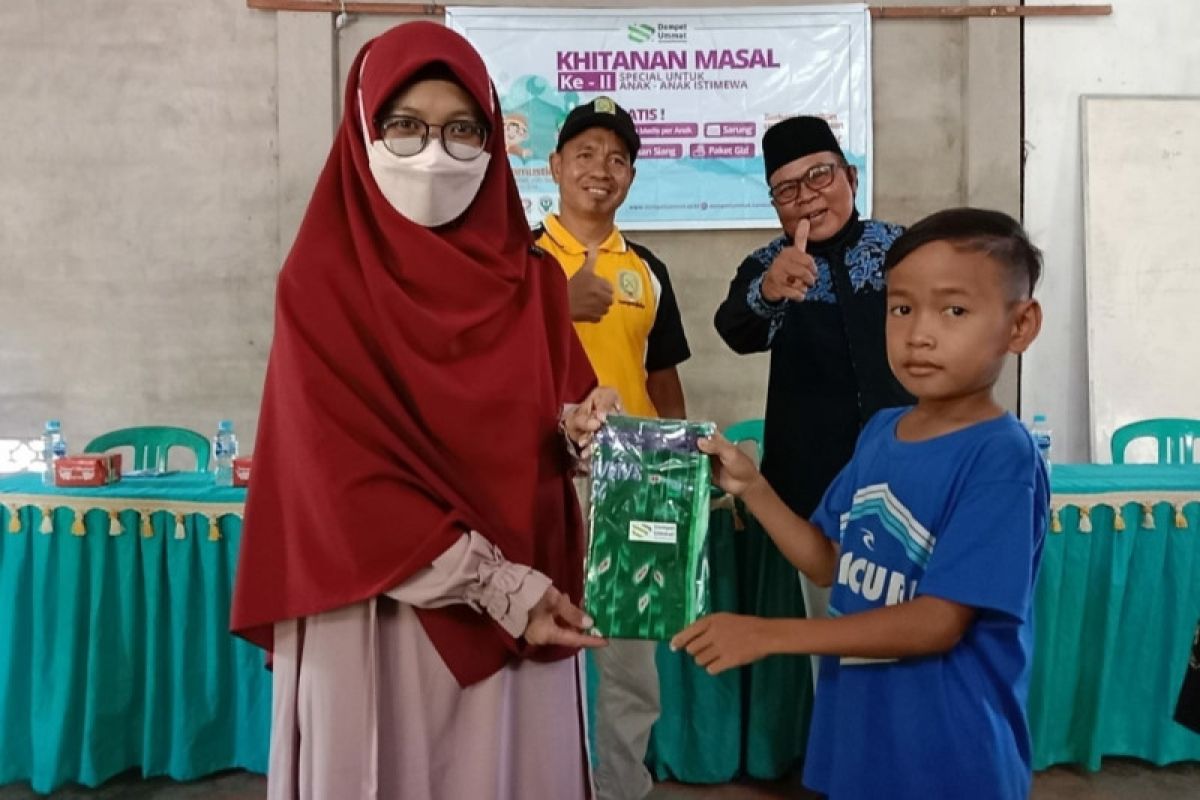 Dompet Ummat Sambas gelar khitanan massal gratis bagi anak yatim