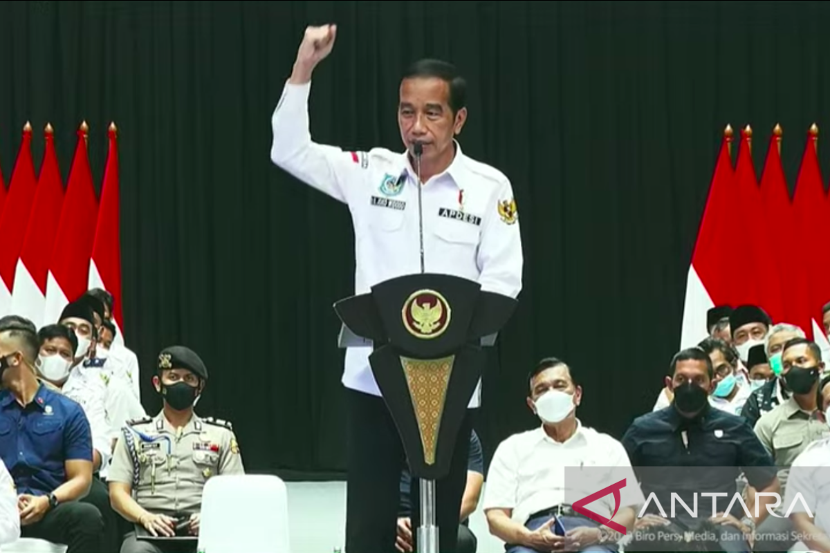 Presiden Jokowi minta gaji kades rutin dibayarkan setiap bulan
