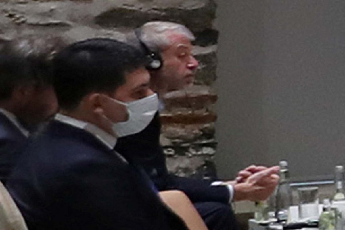 Roman Abramovich muncul pada perundingan Ukraina-Rusia di Turki