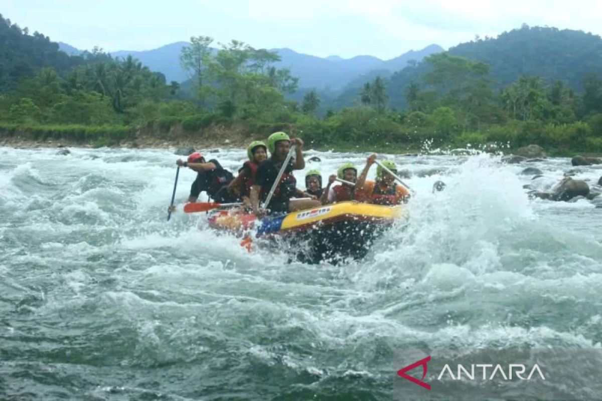 Padang Pariaman miliki lima wisata air jeram dan tubing untuk uji adrenalin