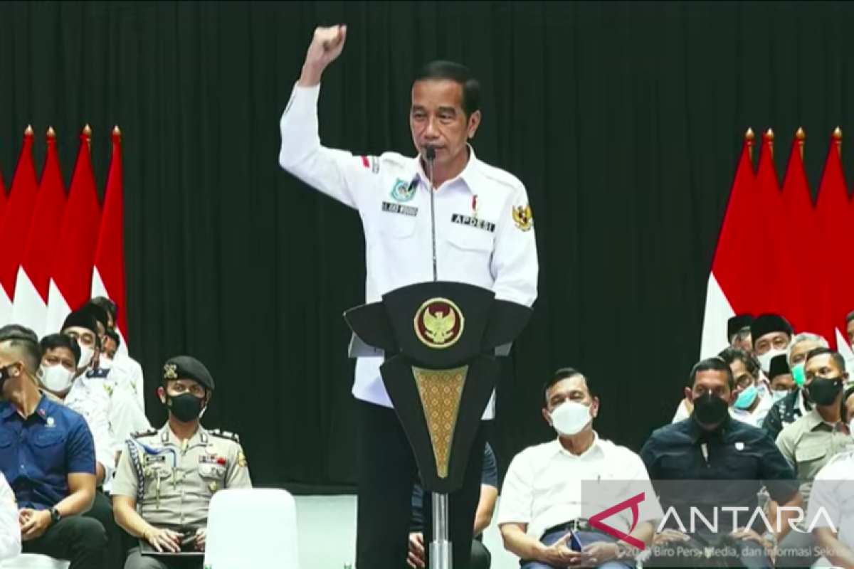 Presiden Jokowi minta agar gaji kepala desa rutin dibayarkan setiap bulan