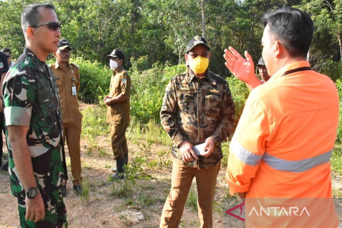 Bupati tinjau jalan Desa Rampa Manunggal