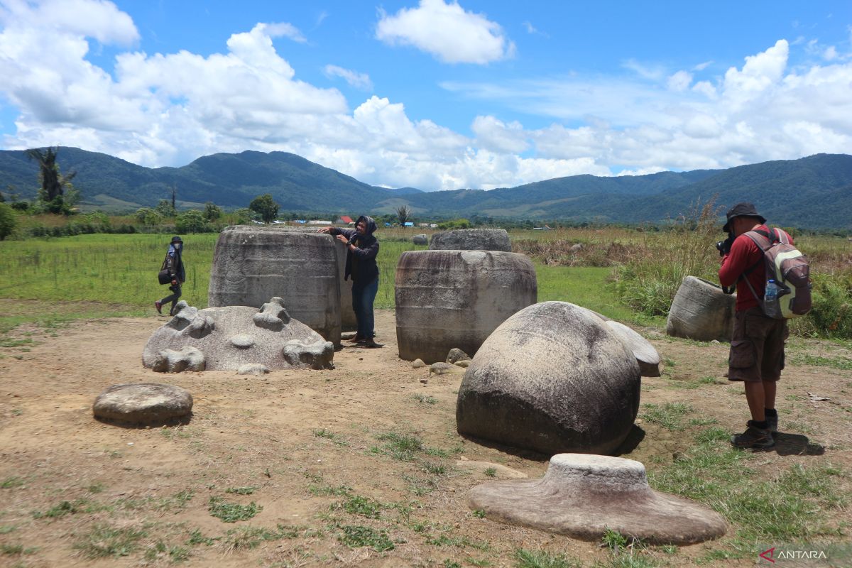 C Sulawesi governor promotes tourism potential of TNLL megalithic site