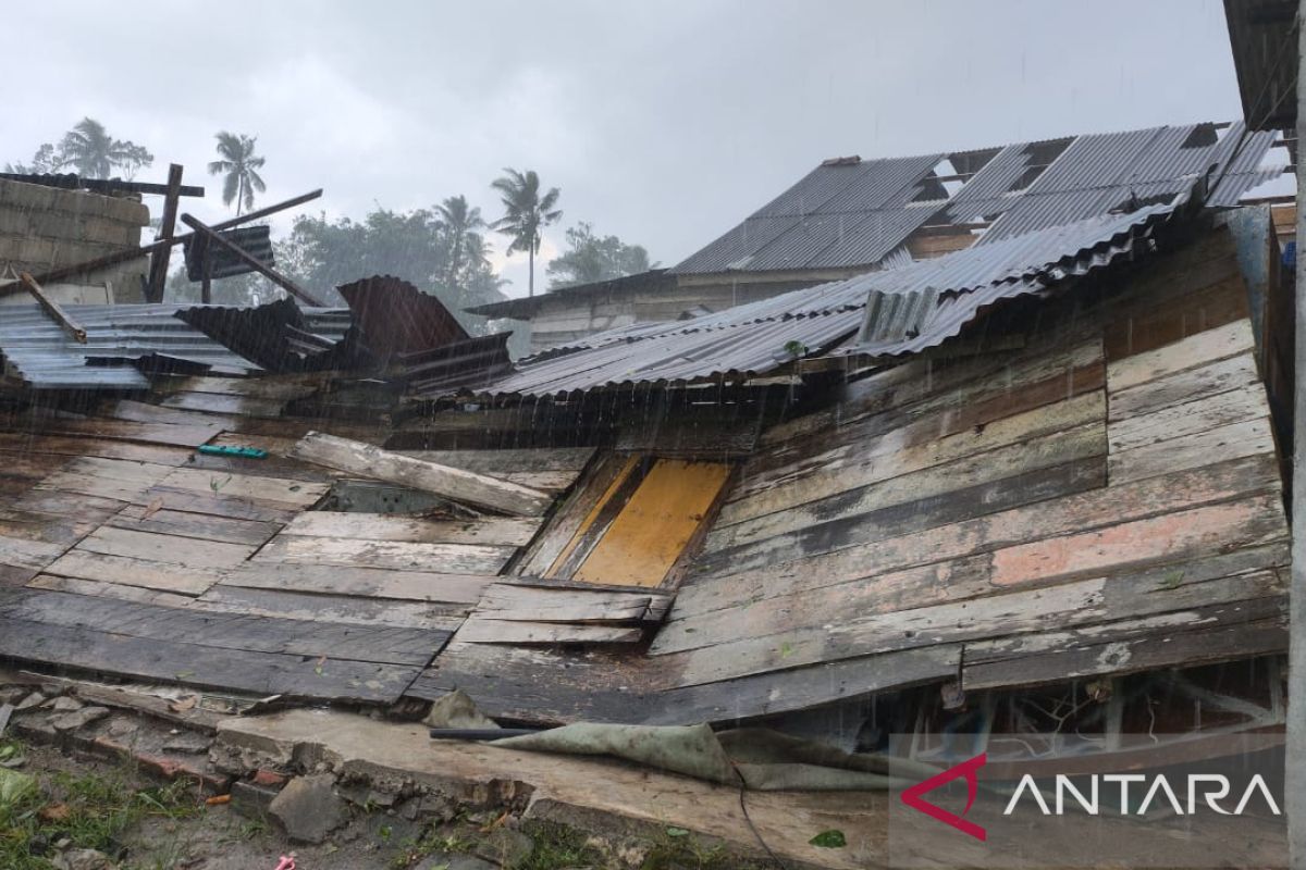 Pemerintah Kabupaten Bangka Tengah segera perbaiki rumah warga rusak diterjang angin
