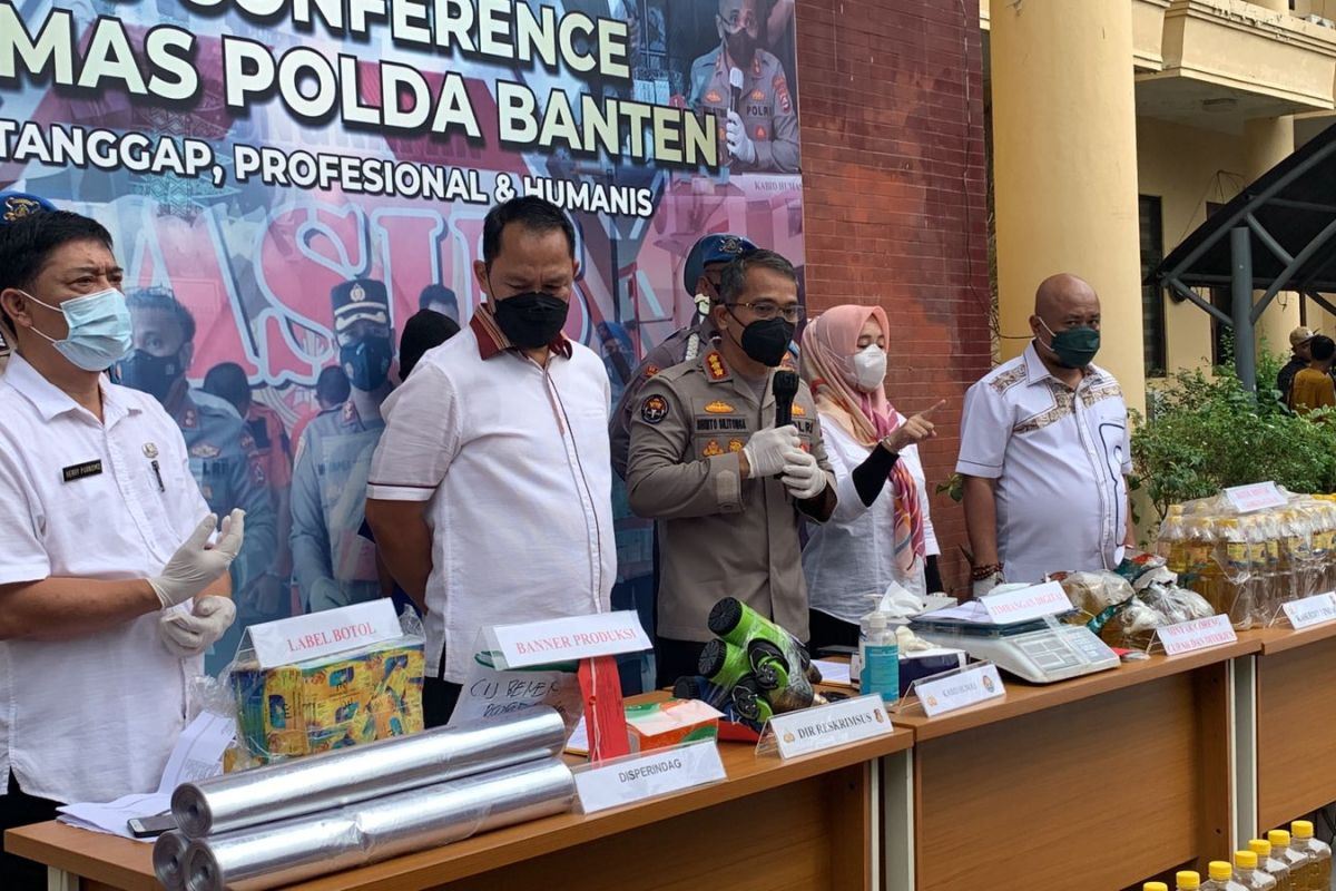 Polda Banten bongkar mafia minyak goreng curah  kemasan