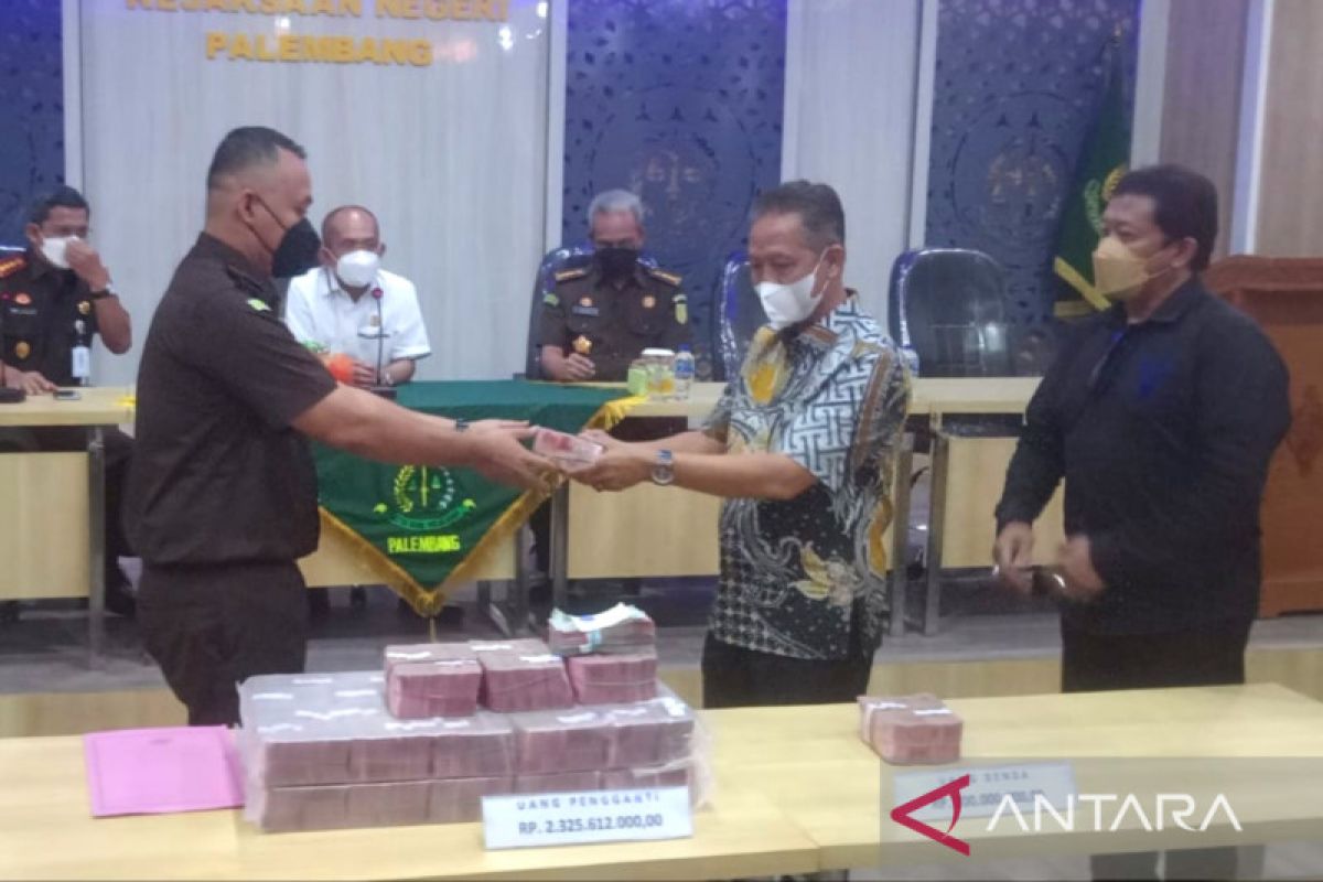 Kejari Palembang terima ganti rugi korupsi eks Bupati Muara Enim