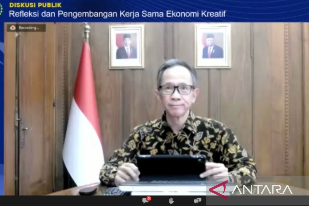 Indonesia plays important role in globalizing creative industry: FM