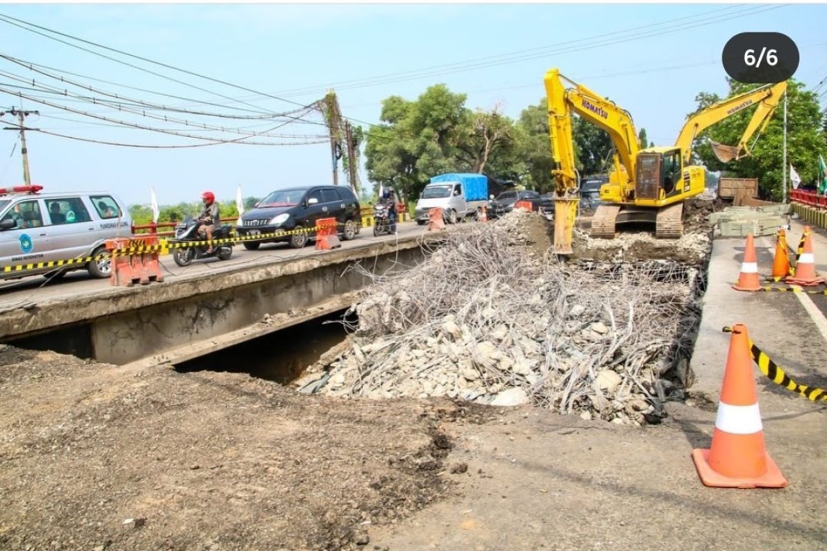 Dirjen Perhubungan Darat tinjau perbaikan Jembatan Ngaglik di Lamongan