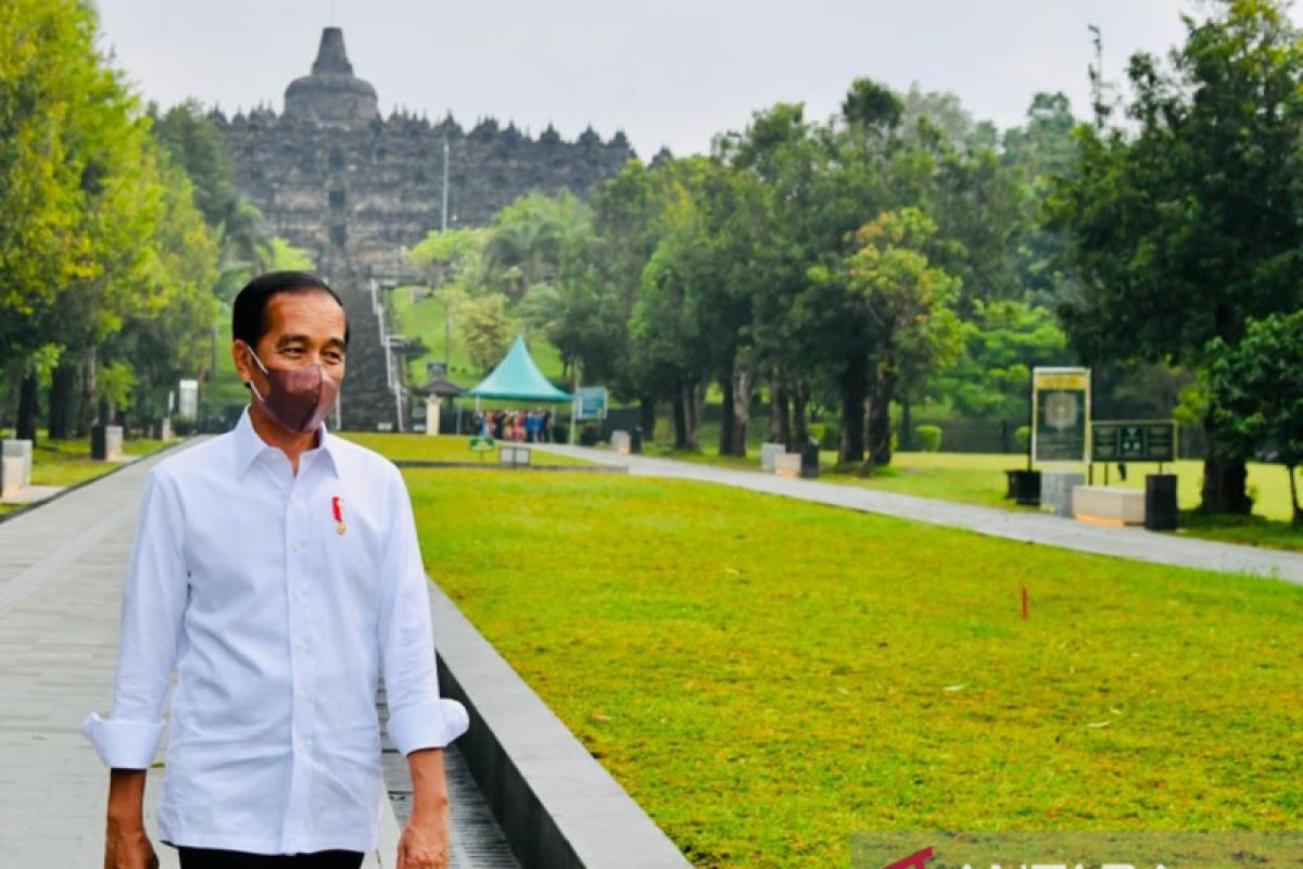 Presiden tekankan vaksin penguat seiring warga  mudik capai 79 juta