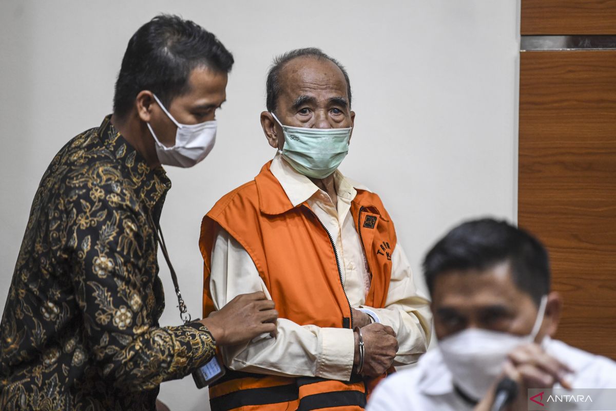 KPK tahan eks Gubernur Riau Annas Maamun terkait kasus dugaan suap
