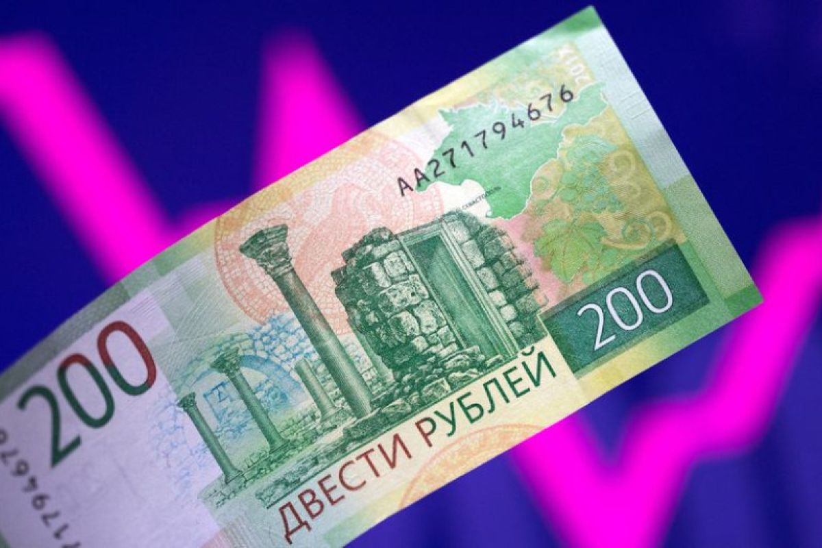 Rubel Rusia capai terendah lebih dari tiga minggu di dekat 71 vs dolar