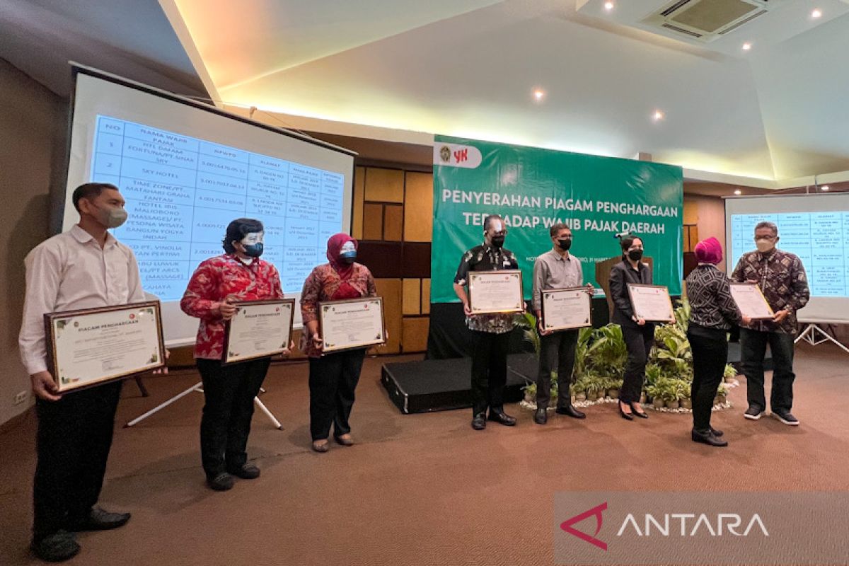 Taat bayar pajak, tujuh wajib pajak di Yogyakarta terima penghargaan
