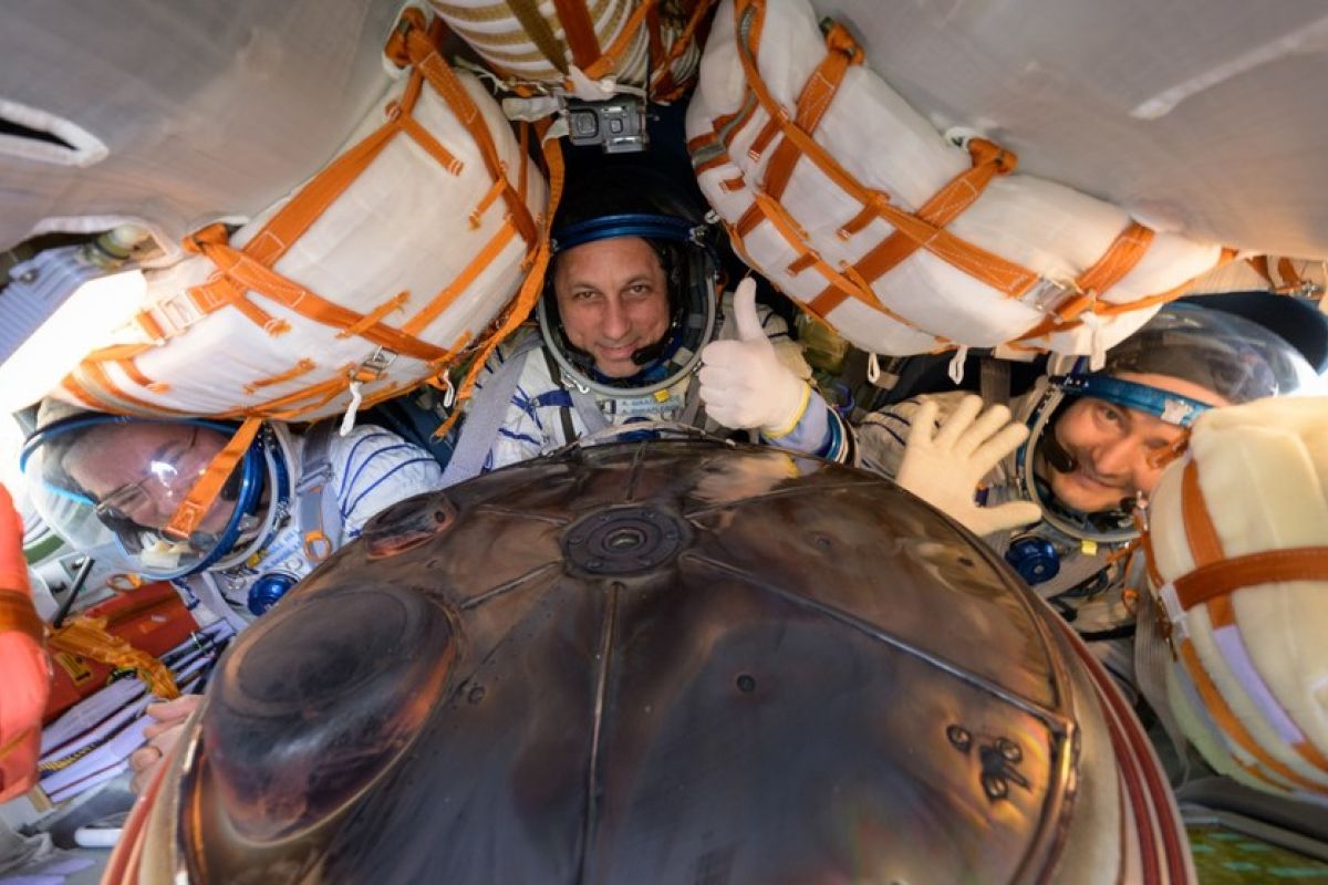 Astronaut NASA kembali ke Bumi dari ISS bersama kosmonaut Rusia