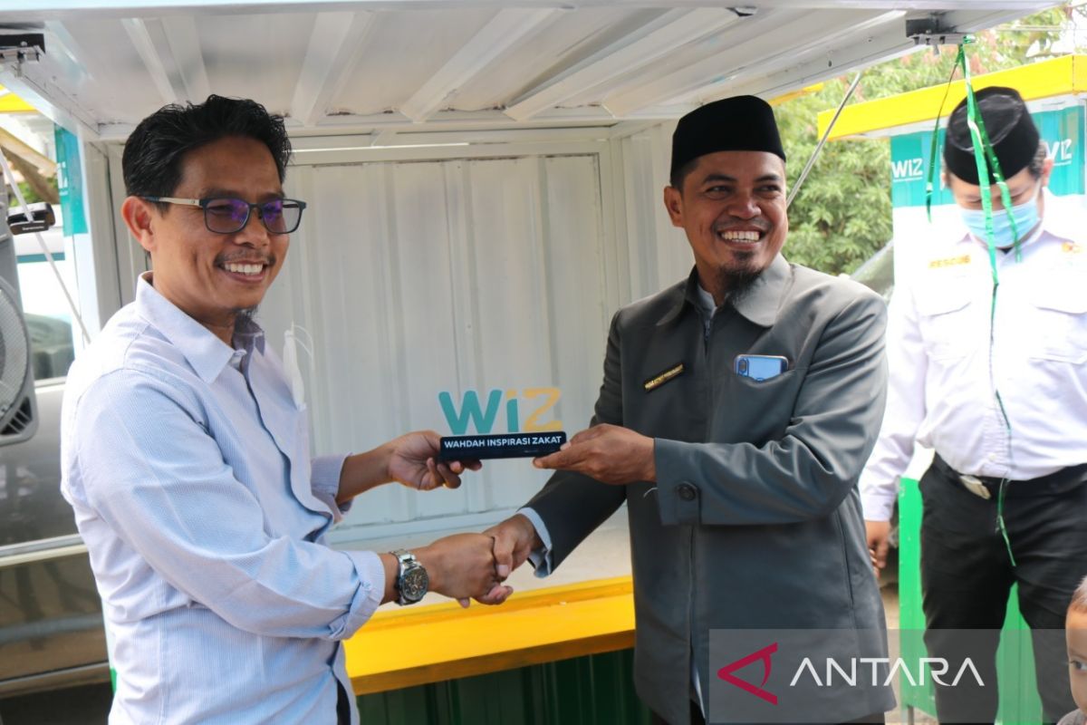 Laznas Wahdah bantu 12 unit gerobak bagi UMKM di Makassar