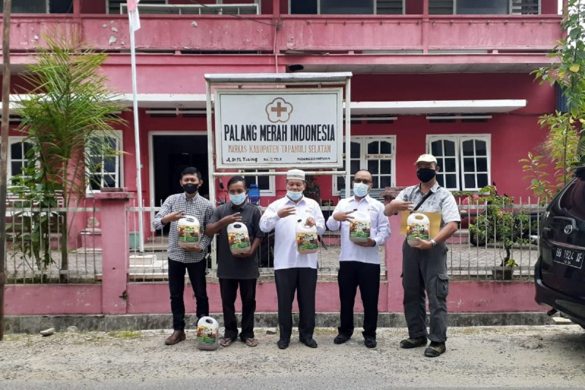 PMI Tapanuli Selatan dapat bantuan Eco Enzyme dari PT.ANJ